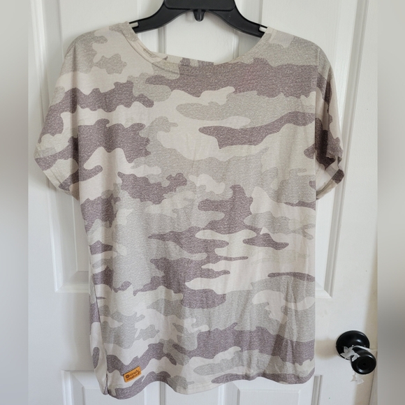 Simply Southern Women's Gray Camo Twist Open Back Tee Size Medium - Picture 1 of 5